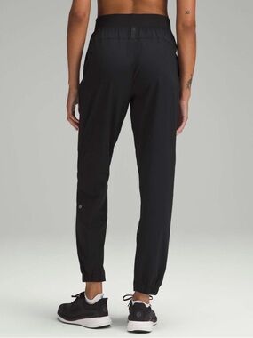 Lululemon License to Train High-Rise Pant
Black